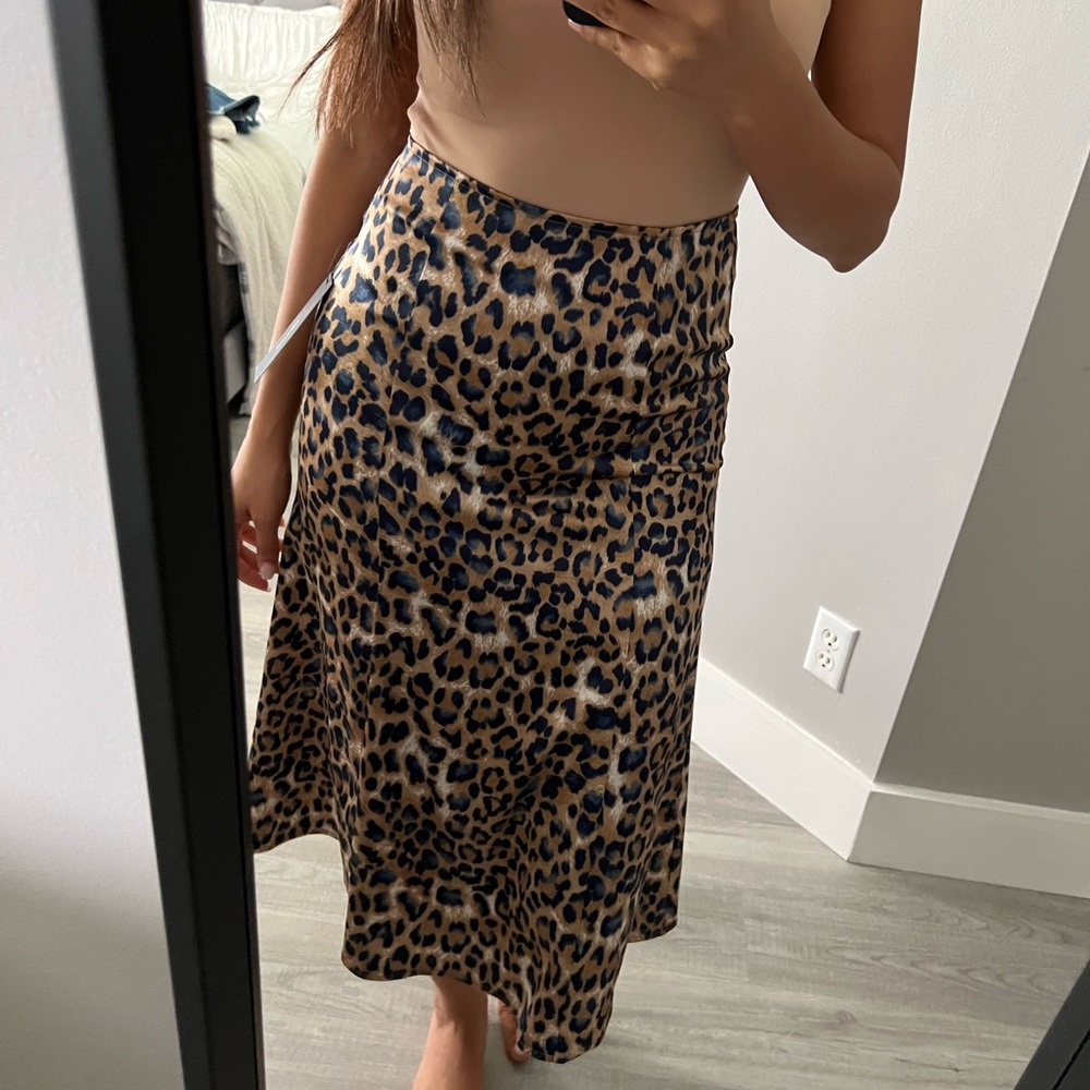 Lulu’s leopard midi skirt in XS
